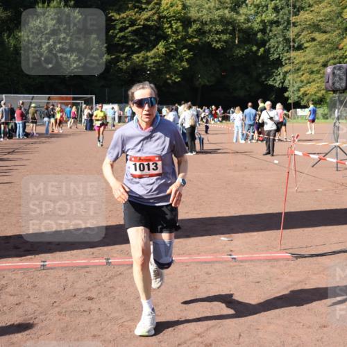 27.09.2026 - 35. Volkslauf durch das schöne Alstertal Strokosch-Dieckow http://msf.ph/oto/10585984 27.09.2026 11:54:23 Ziel 1013, 1016 meine-sportfotos.de