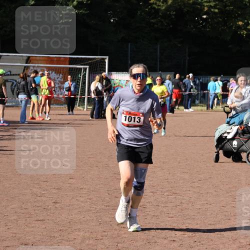 27.09.2026 - 35. Volkslauf durch das schöne Alstertal Strokosch-Dieckow http://msf.ph/oto/10585992 27.09.2026 11:54:21 Ziel 1013, 1016 meine-sportfotos.de