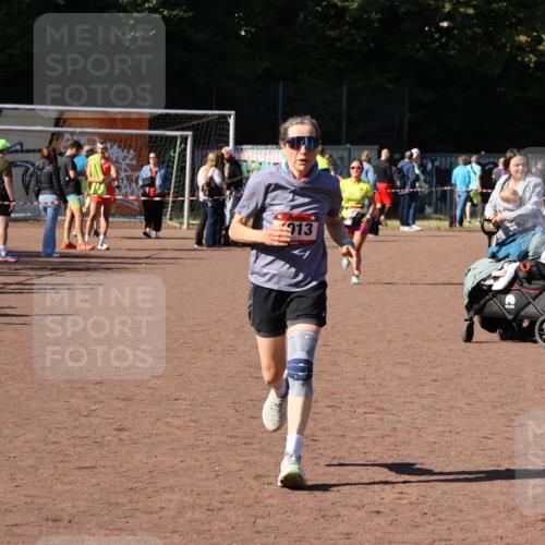 27.09.2026 - 35. Volkslauf durch das schöne Alstertal Strokosch-Dieckow http://msf.ph/oto/10585994 27.09.2026 11:54:21 Ziel 1013, 1016 meine-sportfotos.de