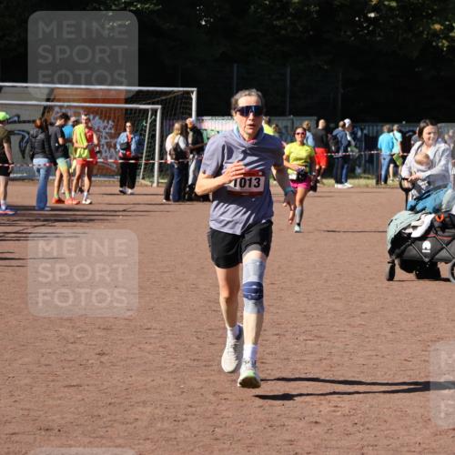 27.09.2026 - 35. Volkslauf durch das schöne Alstertal Strokosch-Dieckow http://msf.ph/oto/10585995 27.09.2026 11:54:20 Ziel 1013, 1014, 1016 meine-sportfotos.de