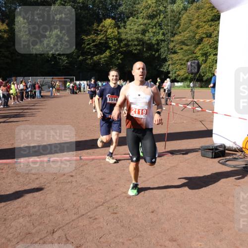 27.09.2026 - 35. Volkslauf durch das schöne Alstertal Strokosch-Dieckow http://msf.ph/oto/10586015 27.09.2026 11:54:14 Ziel 1013, 1014, 1518, 2119 meine-sportfotos.de