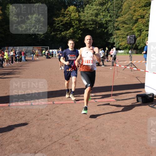 27.09.2026 - 35. Volkslauf durch das schöne Alstertal Strokosch-Dieckow http://msf.ph/oto/10586018 27.09.2026 11:54:14 Ziel 1013, 1014, 1518, 2119 meine-sportfotos.de