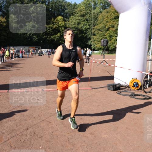 27.09.2026 - 35. Volkslauf durch das schöne Alstertal Strokosch-Dieckow http://msf.ph/oto/10586026 27.09.2026 11:54:05 Ziel 1518, 2119, 2485 meine-sportfotos.de