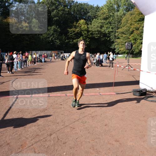 27.09.2026 - 35. Volkslauf durch das schöne Alstertal Strokosch-Dieckow http://msf.ph/oto/10586031 27.09.2026 11:54:05 Ziel 1518, 2119, 2485 meine-sportfotos.de