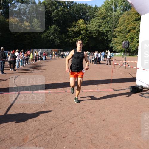 27.09.2026 - 35. Volkslauf durch das schöne Alstertal Strokosch-Dieckow http://msf.ph/oto/10586032 27.09.2026 11:54:05 Ziel 1518, 2119, 2485 meine-sportfotos.de