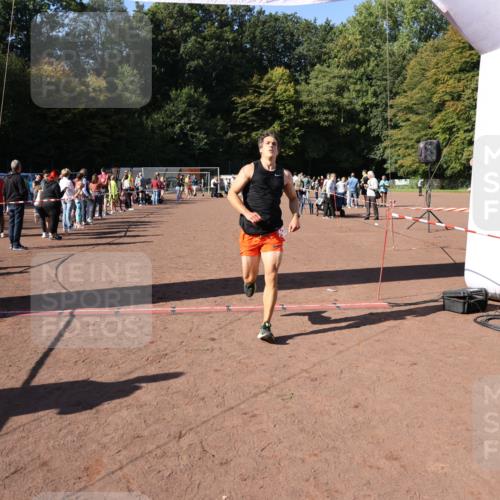 27.09.2026 - 35. Volkslauf durch das schöne Alstertal Strokosch-Dieckow http://msf.ph/oto/10586033 27.09.2026 11:54:05 Ziel 1518, 2119, 2485 meine-sportfotos.de