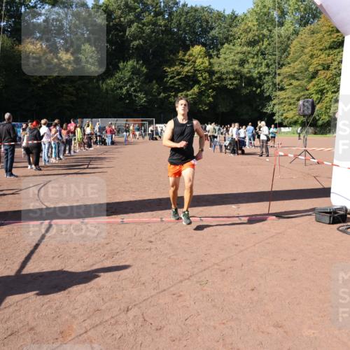 27.09.2026 - 35. Volkslauf durch das schöne Alstertal Strokosch-Dieckow http://msf.ph/oto/10586035 27.09.2026 11:54:05 Ziel 1518, 2119, 2485 meine-sportfotos.de