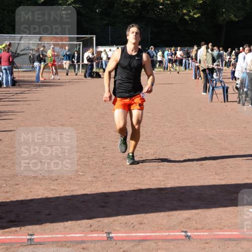 27.09.2026 - 35. Volkslauf durch das schöne Alstertal Strokosch-Dieckow http://msf.ph/oto/10586040 27.09.2026 11:54:04 Ziel 2485 meine-sportfotos.de