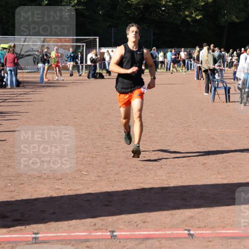 27.09.2026 - 35. Volkslauf durch das schöne Alstertal Strokosch-Dieckow http://msf.ph/oto/10586042 27.09.2026 11:54:04 Ziel 2485 meine-sportfotos.de