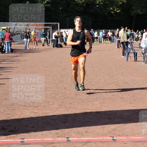 27.09.2026 - 35. Volkslauf durch das schöne Alstertal Strokosch-Dieckow http://msf.ph/oto/10586043 27.09.2026 11:54:04 Ziel 2485 meine-sportfotos.de