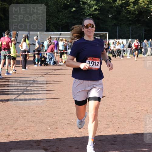 27.09.2026 - 35. Volkslauf durch das schöne Alstertal Strokosch-Dieckow http://msf.ph/oto/10586069 27.09.2026 11:53:39 Ziel 1012, 1498 meine-sportfotos.de