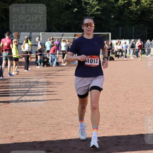 27.09.2026 - 35. Volkslauf durch das schöne Alstertal Strokosch-Dieckow http://msf.ph/oto/10586071 27.09.2026 11:53:39 Ziel 1012, 1498 meine-sportfotos.de
