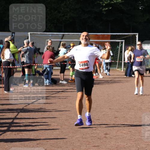 27.09.2026 - 35. Volkslauf durch das schöne Alstertal Strokosch-Dieckow http://msf.ph/oto/10586100 27.09.2026 11:53:32 Ziel 1012, 1498 meine-sportfotos.de
