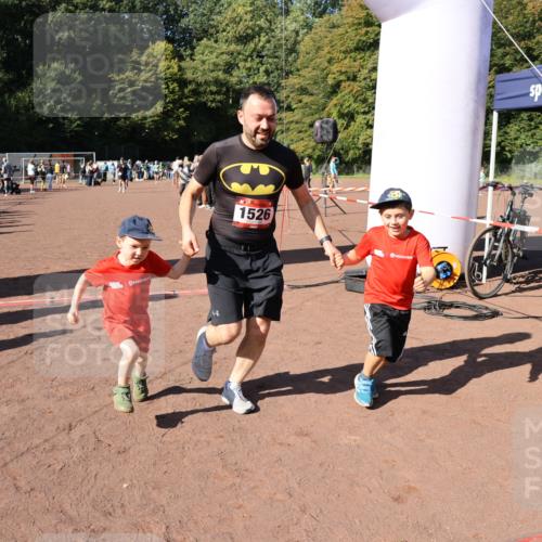 27.09.2026 - 35. Volkslauf durch das schöne Alstertal Strokosch-Dieckow http://msf.ph/oto/10586150 27.09.2026 11:52:51 Ziel 1526, 1552, 2470, 3154 meine-sportfotos.de