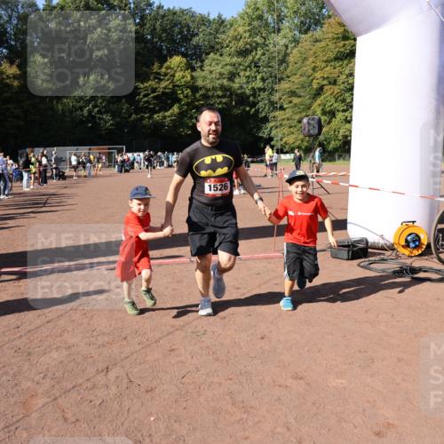 27.09.2026 - 35. Volkslauf durch das schöne Alstertal Strokosch-Dieckow http://msf.ph/oto/10586155 27.09.2026 11:52:51 Ziel 1526, 1552, 2470, 3154 meine-sportfotos.de