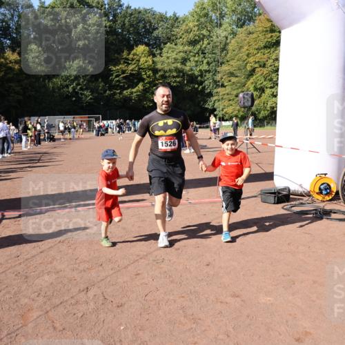 27.09.2026 - 35. Volkslauf durch das schöne Alstertal Strokosch-Dieckow http://msf.ph/oto/10586156 27.09.2026 11:52:51 Ziel 1526, 1552, 2470, 3154 meine-sportfotos.de