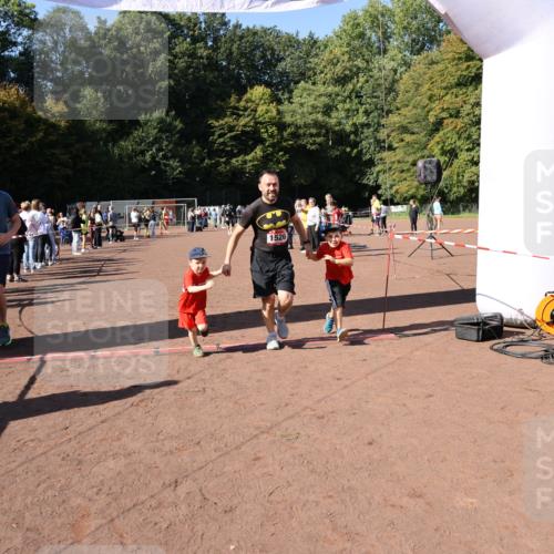 27.09.2026 - 35. Volkslauf durch das schöne Alstertal Strokosch-Dieckow http://msf.ph/oto/10586165 27.09.2026 11:52:50 Ziel 1526, 1552, 3154 meine-sportfotos.de