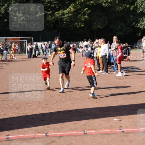 27.09.2026 - 35. Volkslauf durch das schöne Alstertal Strokosch-Dieckow http://msf.ph/oto/10586168 27.09.2026 11:52:48 Ziel 1526, 3154 meine-sportfotos.de
