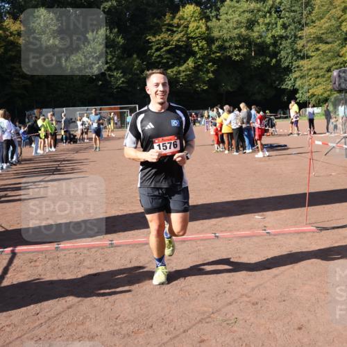 27.09.2026 - 35. Volkslauf durch das schöne Alstertal Strokosch-Dieckow http://msf.ph/oto/10586172 27.09.2026 11:52:42 Ziel 1021, 1526, 1576, 3030, 3154 meine-sportfotos.de