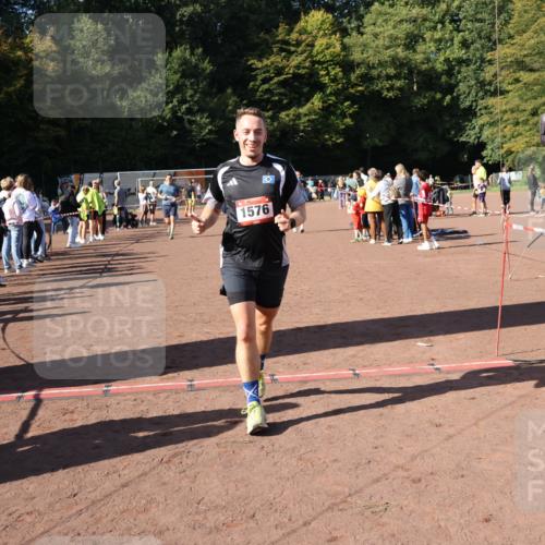 27.09.2026 - 35. Volkslauf durch das schöne Alstertal Strokosch-Dieckow http://msf.ph/oto/10586175 27.09.2026 11:52:42 Ziel 1021, 1526, 1576, 3030, 3154 meine-sportfotos.de