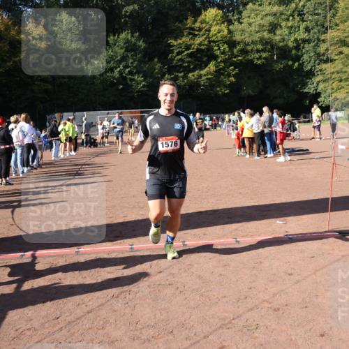 27.09.2026 - 35. Volkslauf durch das schöne Alstertal Strokosch-Dieckow http://msf.ph/oto/10586177 27.09.2026 11:52:42 Ziel 1021, 1526, 1576, 3030, 3154 meine-sportfotos.de