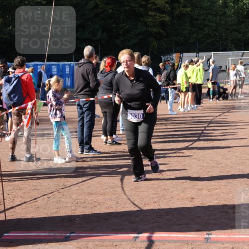 27.09.2026 - 35. Volkslauf durch das schöne Alstertal Strokosch-Dieckow http://msf.ph/oto/10586185 27.09.2026 11:52:41 Ziel 1021, 1576, 3030 meine-sportfotos.de
