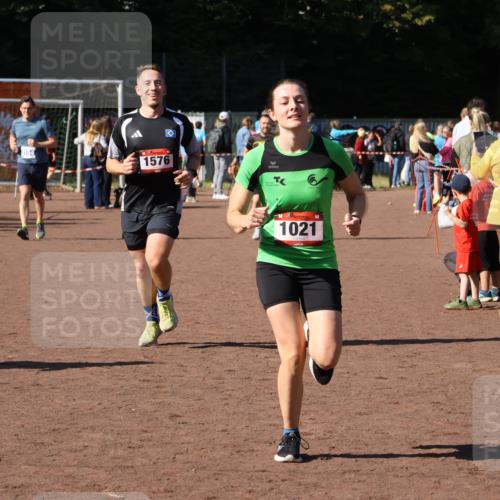 27.09.2026 - 35. Volkslauf durch das schöne Alstertal Strokosch-Dieckow http://msf.ph/oto/10586191 27.09.2026 11:52:39 Ziel 1021, 1576, 3030 meine-sportfotos.de