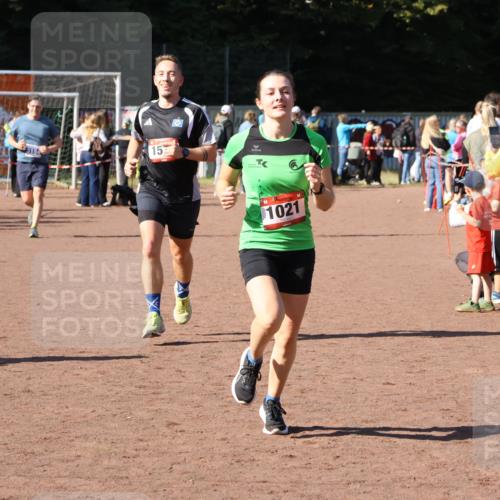 27.09.2026 - 35. Volkslauf durch das schöne Alstertal Strokosch-Dieckow http://msf.ph/oto/10586195 27.09.2026 11:52:39 Ziel 1021, 1576, 3030 meine-sportfotos.de