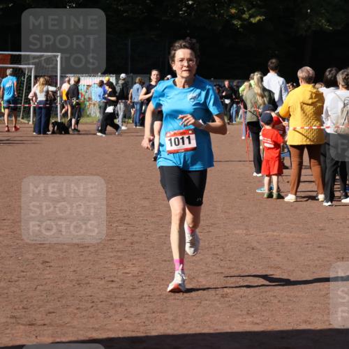 27.09.2026 - 35. Volkslauf durch das schöne Alstertal Strokosch-Dieckow http://msf.ph/oto/10586221 27.09.2026 11:52:20 Ziel 1008, 1011 meine-sportfotos.de