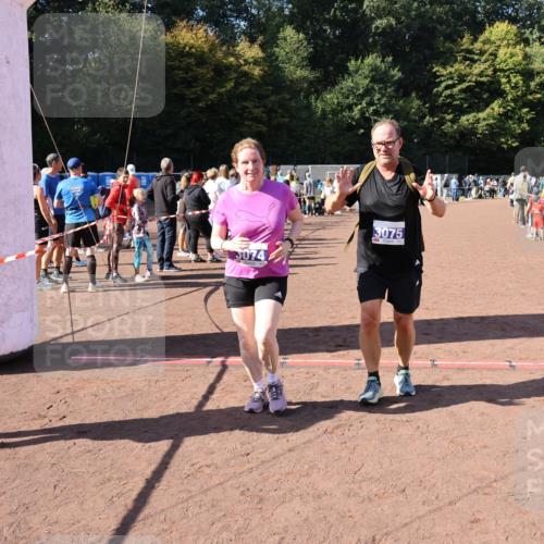 27.09.2026 - 35. Volkslauf durch das schöne Alstertal Strokosch-Dieckow http://msf.ph/oto/10586223 27.09.2026 11:51:56 Ziel 3074, 3075 meine-sportfotos.de