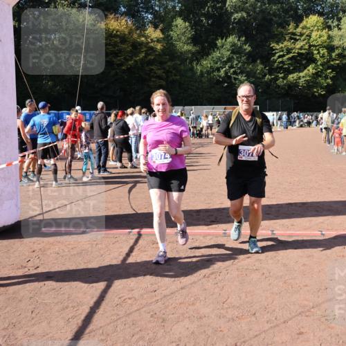 27.09.2026 - 35. Volkslauf durch das schöne Alstertal Strokosch-Dieckow http://msf.ph/oto/10586225 27.09.2026 11:51:56 Ziel 3074, 3075 meine-sportfotos.de