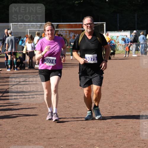 27.09.2026 - 35. Volkslauf durch das schöne Alstertal Strokosch-Dieckow http://msf.ph/oto/10586230 27.09.2026 11:51:53 Ziel 1527, 3074, 3075 meine-sportfotos.de