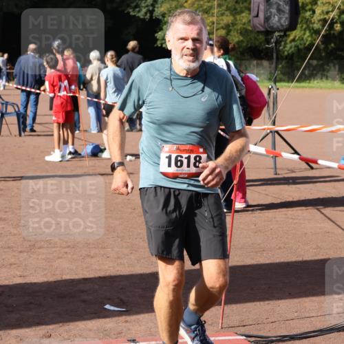 27.09.2026 - 35. Volkslauf durch das schöne Alstertal Strokosch-Dieckow http://msf.ph/oto/10586257 27.09.2026 12:11:55 Ziel 1595, 1618, 2957 meine-sportfotos.de