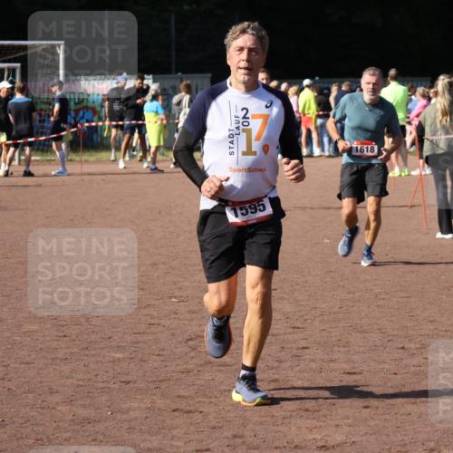 27.09.2026 - 35. Volkslauf durch das schöne Alstertal Strokosch-Dieckow http://msf.ph/oto/10586260 27.09.2026 12:11:49 Ziel 1595, 1618 meine-sportfotos.de