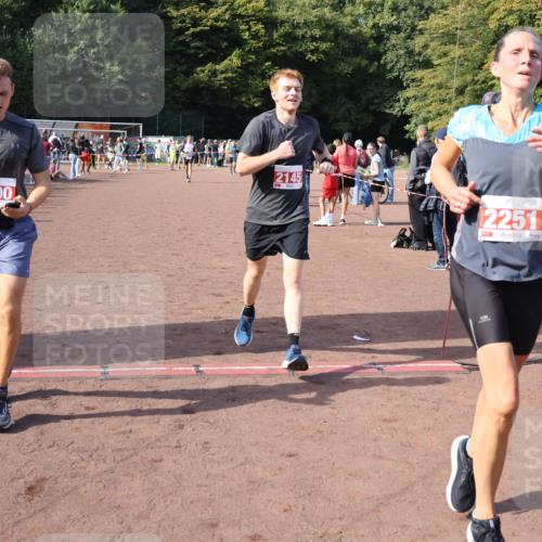 27.09.2026 - 35. Volkslauf durch das schöne Alstertal Strokosch-Dieckow http://msf.ph/oto/10586271 27.09.2026 12:11:40 Ziel 2081, 2145, 2251, 2490 meine-sportfotos.de