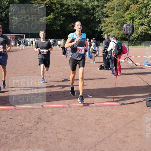 27.09.2026 - 35. Volkslauf durch das schöne Alstertal Strokosch-Dieckow http://msf.ph/oto/10586276 27.09.2026 12:11:39 Ziel 1597, 2081, 2145, 2251, 2490 meine-sportfotos.de