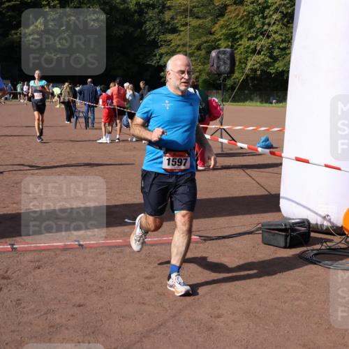 27.09.2026 - 35. Volkslauf durch das schöne Alstertal Strokosch-Dieckow http://msf.ph/oto/10586287 27.09.2026 12:11:35 Ziel 1051, 1597, 2081, 2145, 2251, 2490 meine-sportfotos.de