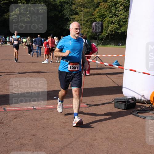 27.09.2026 - 35. Volkslauf durch das schöne Alstertal Strokosch-Dieckow http://msf.ph/oto/10586288 27.09.2026 12:11:35 Ziel 1051, 1597, 2081, 2145, 2251, 2490 meine-sportfotos.de