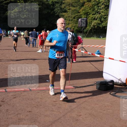 27.09.2026 - 35. Volkslauf durch das schöne Alstertal Strokosch-Dieckow http://msf.ph/oto/10586289 27.09.2026 12:11:35 Ziel 1051, 1597, 2081, 2145, 2251, 2490 meine-sportfotos.de