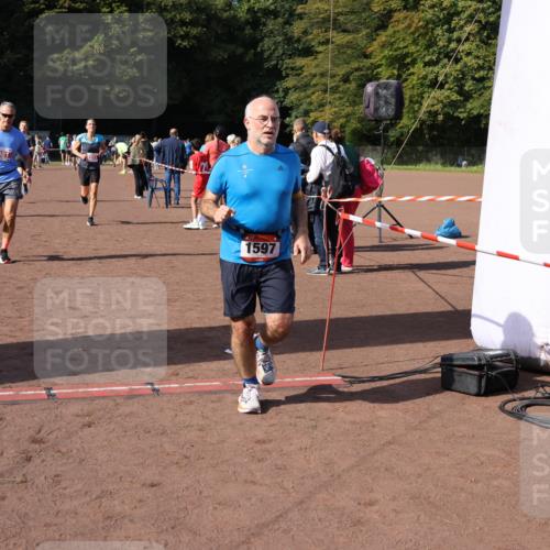 27.09.2026 - 35. Volkslauf durch das schöne Alstertal Strokosch-Dieckow http://msf.ph/oto/10586291 27.09.2026 12:11:35 Ziel 1051, 1597, 2081, 2145, 2251, 2490 meine-sportfotos.de