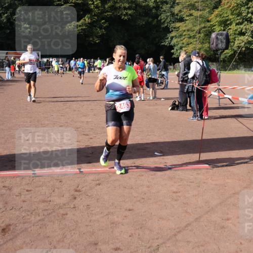 27.09.2026 - 35. Volkslauf durch das schöne Alstertal Strokosch-Dieckow http://msf.ph/oto/10586302 27.09.2026 12:11:26 Ziel 1051, 1610, 2380, 2381, 2463 meine-sportfotos.de