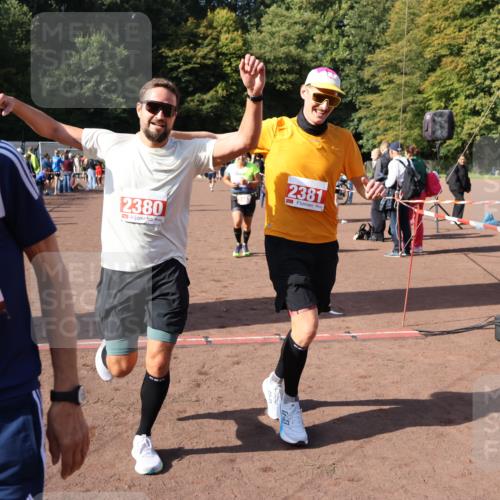 27.09.2026 - 35. Volkslauf durch das schöne Alstertal Strokosch-Dieckow http://msf.ph/oto/10586309 27.09.2026 12:11:24 Ziel 1051, 1124, 1594, 1610, 2380, 2381, 2463 meine-sportfotos.de