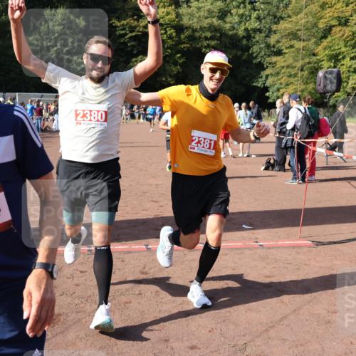 27.09.2026 - 35. Volkslauf durch das schöne Alstertal Strokosch-Dieckow http://msf.ph/oto/10586311 27.09.2026 12:11:24 Ziel 1051, 1124, 1594, 1610, 2380, 2381, 2463 meine-sportfotos.de