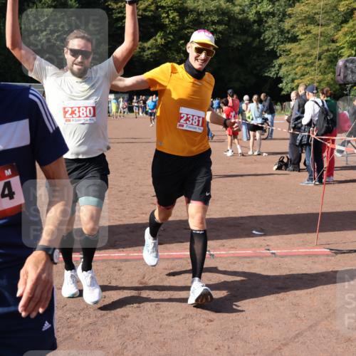 27.09.2026 - 35. Volkslauf durch das schöne Alstertal Strokosch-Dieckow http://msf.ph/oto/10586313 27.09.2026 12:11:24 Ziel 1051, 1124, 1594, 1610, 2380, 2381, 2463 meine-sportfotos.de