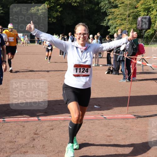27.09.2026 - 35. Volkslauf durch das schöne Alstertal Strokosch-Dieckow http://msf.ph/oto/10586322 27.09.2026 12:11:21 Ziel 1124, 1594, 2380, 2381, 2463 meine-sportfotos.de