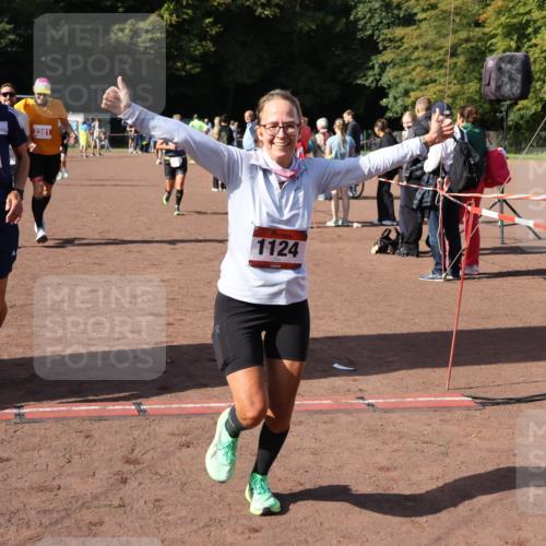 27.09.2026 - 35. Volkslauf durch das schöne Alstertal Strokosch-Dieckow http://msf.ph/oto/10586323 27.09.2026 12:11:21 Ziel 1124, 1594, 2380, 2381, 2463 meine-sportfotos.de