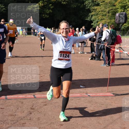27.09.2026 - 35. Volkslauf durch das schöne Alstertal Strokosch-Dieckow http://msf.ph/oto/10586324 27.09.2026 12:11:21 Ziel 1124, 1594, 2380, 2381, 2463 meine-sportfotos.de