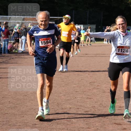 27.09.2026 - 35. Volkslauf durch das schöne Alstertal Strokosch-Dieckow http://msf.ph/oto/10586334 27.09.2026 12:11:20 Ziel 1124, 1594, 2380, 2381, 2463 meine-sportfotos.de