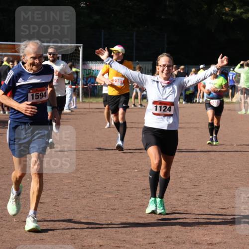 27.09.2026 - 35. Volkslauf durch das schöne Alstertal Strokosch-Dieckow http://msf.ph/oto/10586340 27.09.2026 12:11:19 Ziel 1124, 1594, 1605, 2380, 2381, 2463 meine-sportfotos.de