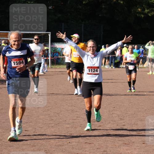 27.09.2026 - 35. Volkslauf durch das schöne Alstertal Strokosch-Dieckow http://msf.ph/oto/10586346 27.09.2026 12:11:18 Ziel 1124, 1594, 1605, 2380, 2381, 2463 meine-sportfotos.de